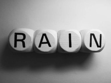 beyaz zar küpleri üzerine yağmur kelimesi 