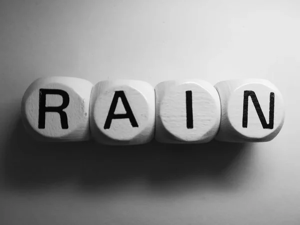 beyaz zar küpleri üzerine yağmur kelimesi 