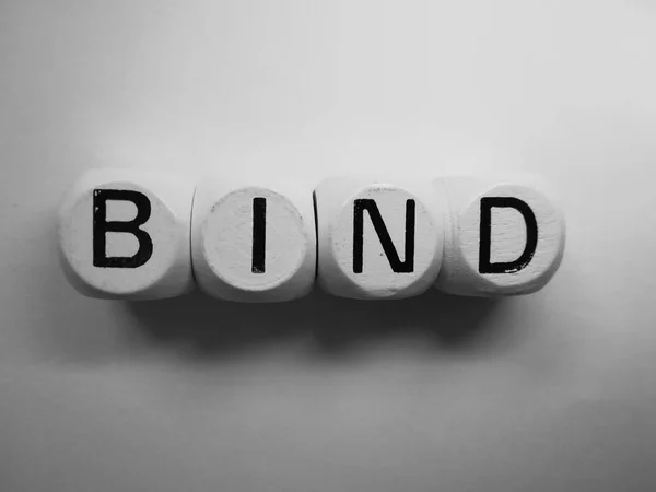 Beyaz zar küpleri üzerine sözcüğü bağla