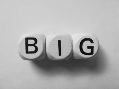 zar üzerinde büyük kelime yazıldığından