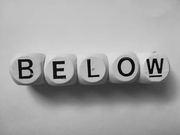 beyaz zar küpleri hakkında aşağıdaki kelime