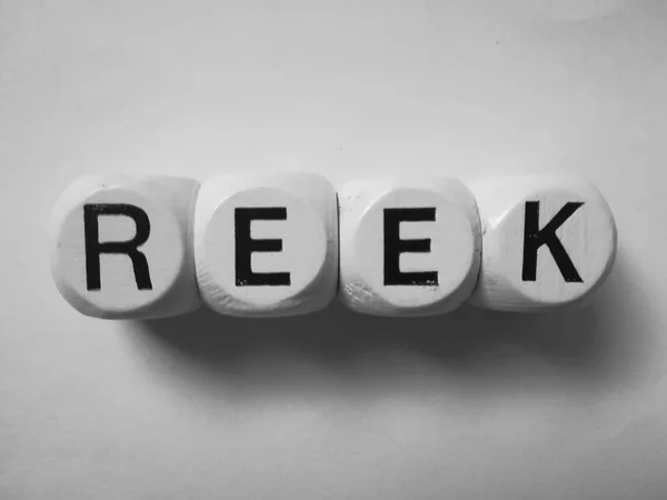 Beyaz zar küplerinden pis koku geliyor.