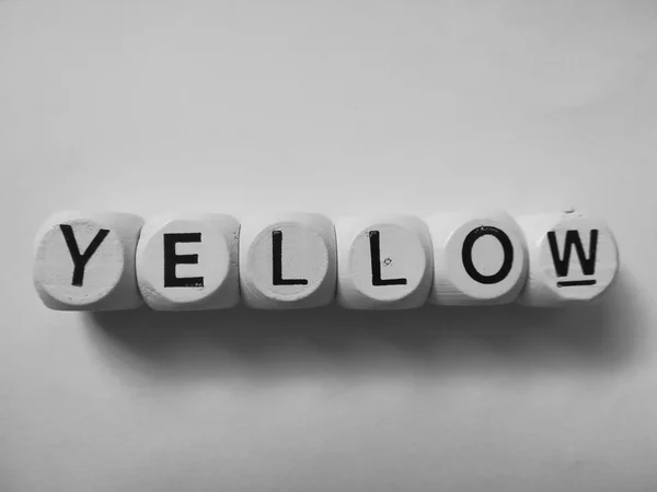 白いサイコロの上の黄色の単語 — ストック写真