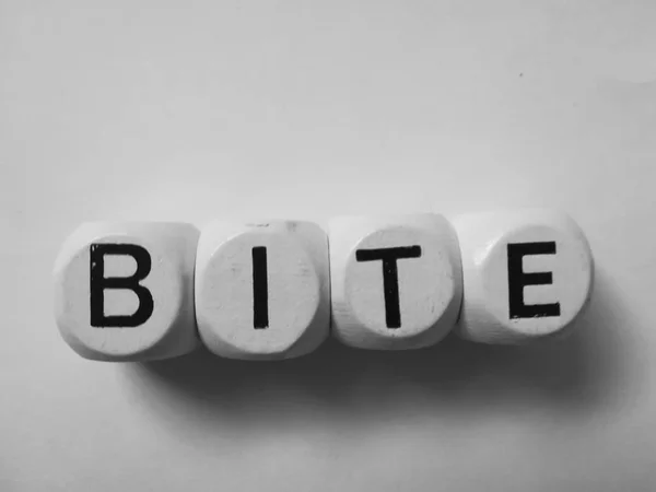 Beyaz zar küplerinde ısırma kelimesi