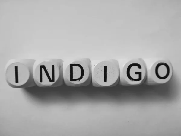 beyaz zar küpleri hakkında çivit kelimesi