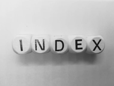 beyaz zar küpleri üzerindeki dizin sözcüğü