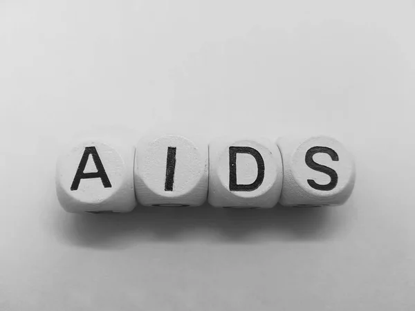 Ορθογραφία Της Λέξης Aids Χρησιμοποιώντας Ζάρια Λευκό Φόντο — Φωτογραφία Αρχείου