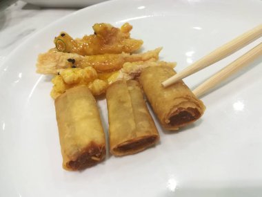 Lezzetli Asya yemeklerinin yakın görüntüsü