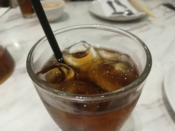 Segelas Coke Dengan Batu — Stok Foto