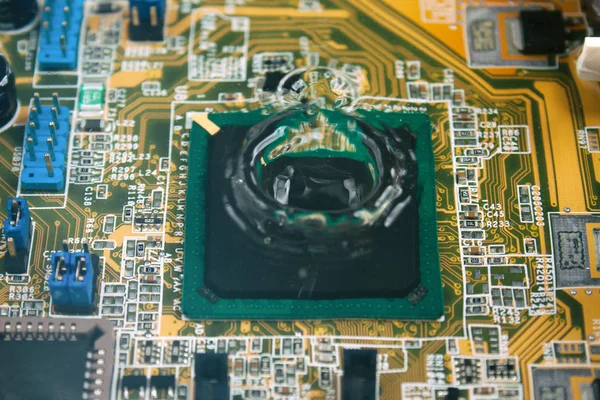 Bilgisayar elektronik devre kartı su