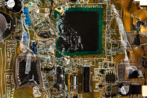 Bilgisayar elektronik devre kartı su