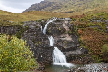 Şelale yüksek topraklarda, İskoçya'da