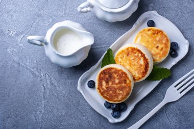 Süzme peynirli krep.