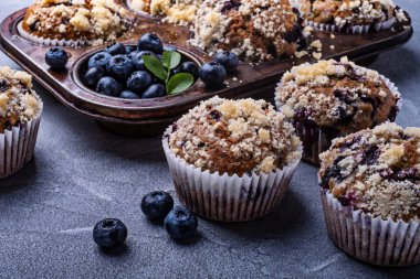 Streusel ile Blueberry kekler