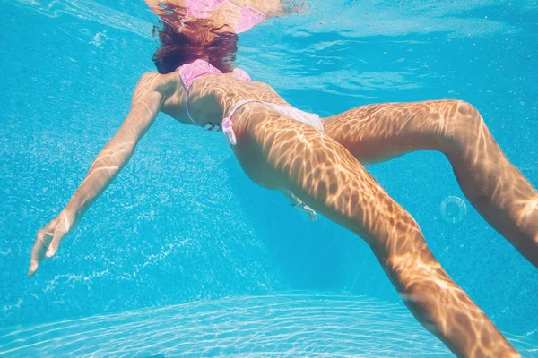 Foto Subaquática Mulher Nadando Piscina — Fotografia de Stock