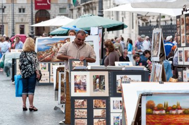 Resim satıcıları ve insanlar, Piazza Navona, Roma, Italya
