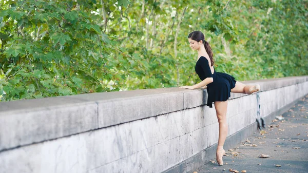 Jonge Mooie Ballerina Dansen Tevere Rivieroever Rome Italië Project Voor — Stockfoto