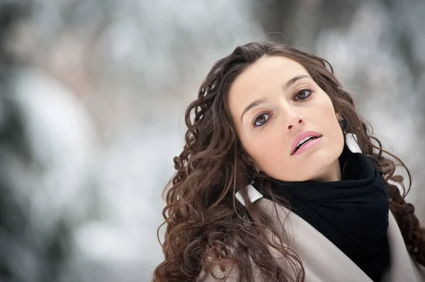 Télen gyönyörű lány portréja közelről. — Stock Fotó