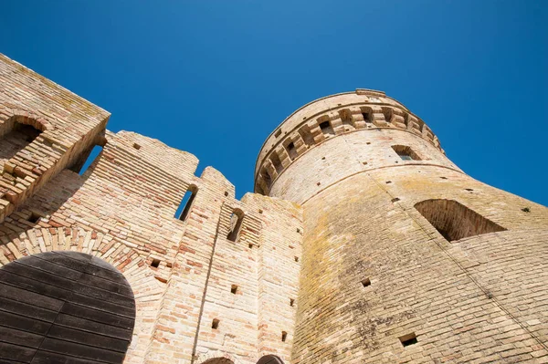 Замок Acquaviva Picena Известный Mastio Cilindrico Della Rocca Италия — стоковое фото