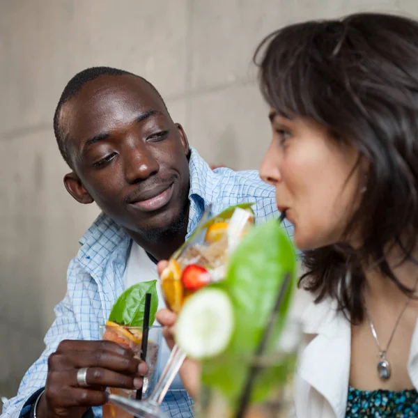 Young Couple Having Drink Bar — Stock Photo, Image