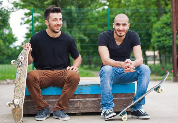 Skateboarder Friends Portret Bij Skatepark — Stockfoto