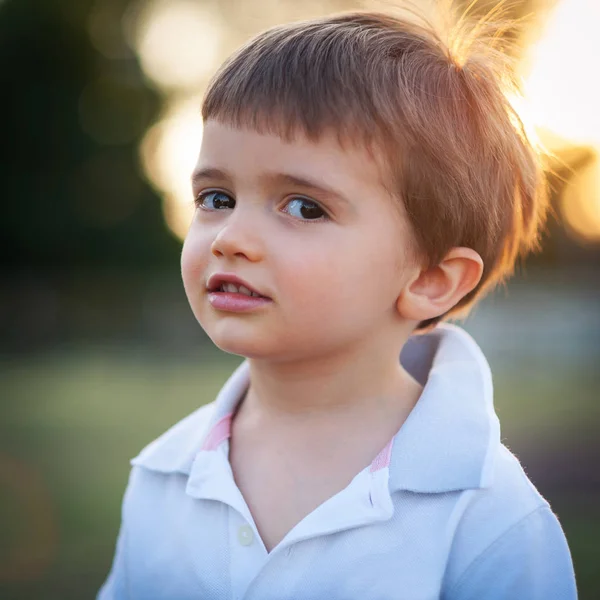 Gråtande Ung Pojke Närbild Porträtt Parken — Stockfoto