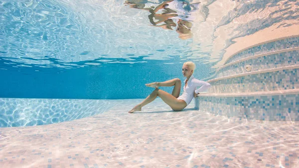 Beautiful Woman Full Body Fashion Portrait Underwater Swimming Pool — Stock Photo, Image