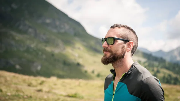 Sportovec Portrét Venku Horách Alpy Itálie — Stock fotografie