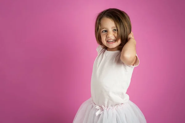 Giovane Ballerina Ragazza Ritratto Contro Rosa Sfondo — Foto Stock