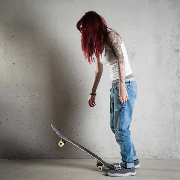 Woman Skateboard Portrait Concrete Wall — Stockfoto