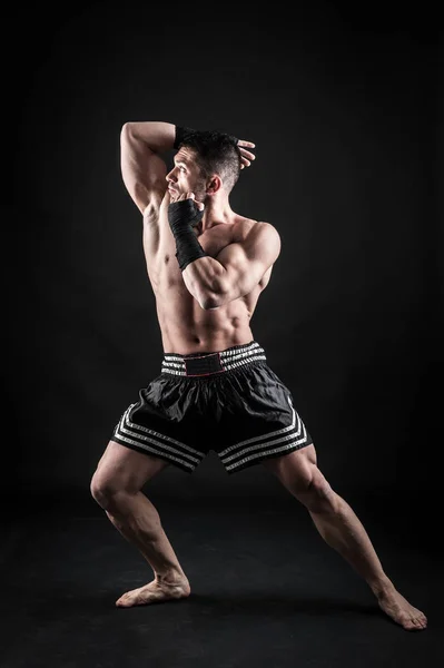 Sportsman Kick Boxer Luchando Contra Fondo Negro —  Fotos de Stock