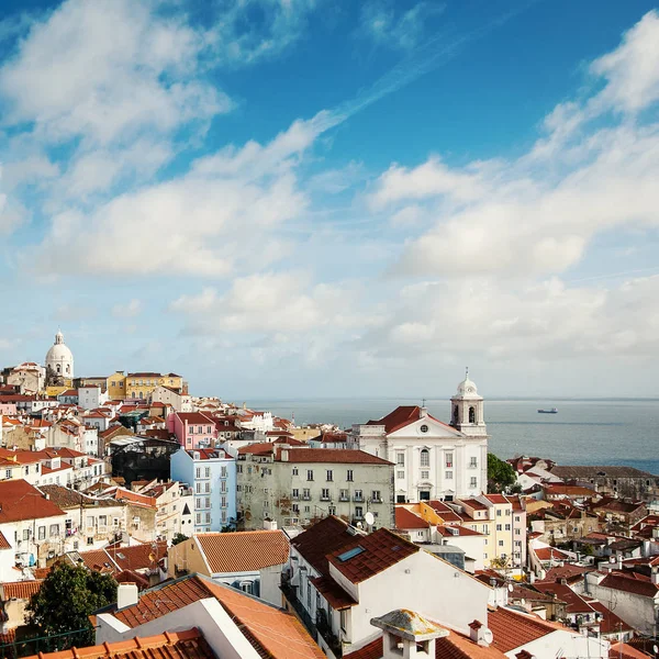 Alfama Eski Şehirden Bulutlu Gökyüzü Ile Güzel Bir Bakış Lisbon — Stok fotoğraf