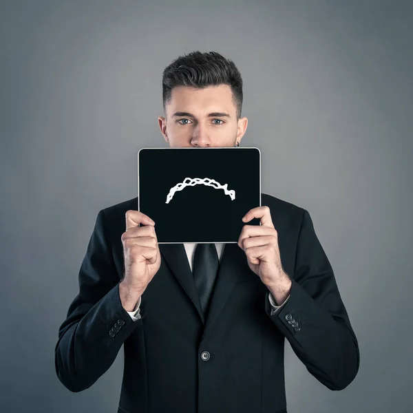 Retrato Hombre Negocios Sobre Fondo Oscuro Con Cara Triste Tableta —  Fotos de Stock