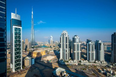 Dubai, Bae - 28 Mart 2014: Burç Halife kulesinin gündüz panoramik manzarası