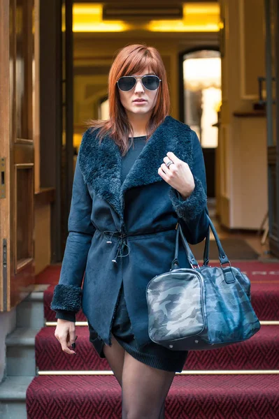 Young Elegant Red Head Woman Front Hotel — Stock Photo, Image