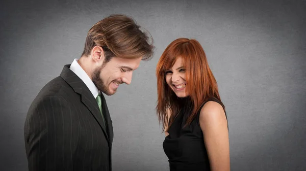 Rire Couple Studio Portrait Sur Fond Grunge — Photo