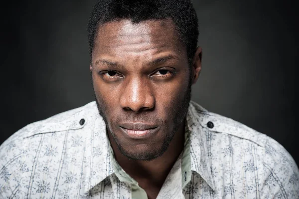 Confident black man close up portrait against dark background. — Stock Photo, Image