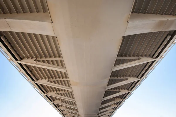 雷焦艾米利亚 意大利 2014年2月23日 著名桥梁建筑群 勒韦勒 由建筑师圣地亚哥卡拉特拉瓦 桥的中央拱门长220米 高50米 — 图库照片