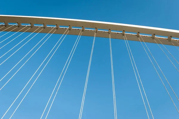 雷焦艾米利亚 意大利 2014年2月23日 著名桥梁建筑群的细节 勒韦勒 由建筑师圣地亚哥卡拉特拉瓦 桥的中央拱门长220米 高50米 — 图库照片