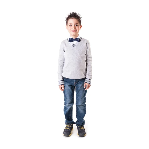 白い背景にパピヨンを身に着けている8歳の子供の全身肖像画 — ストック写真