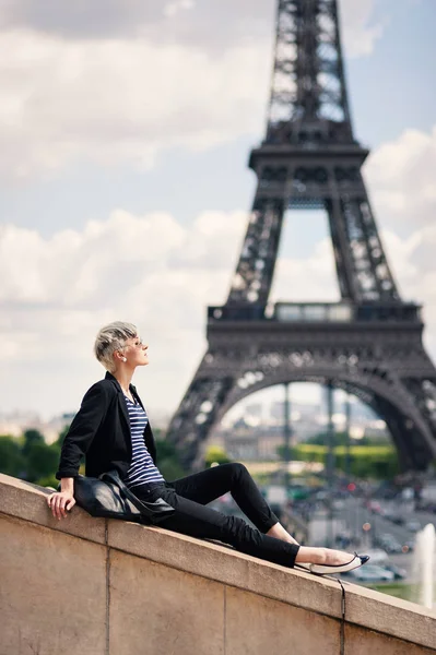 Mooie Jonge Blonde Vrouw Portret Voor Eiffel Toren Parijs Frankrijk — Stockfoto