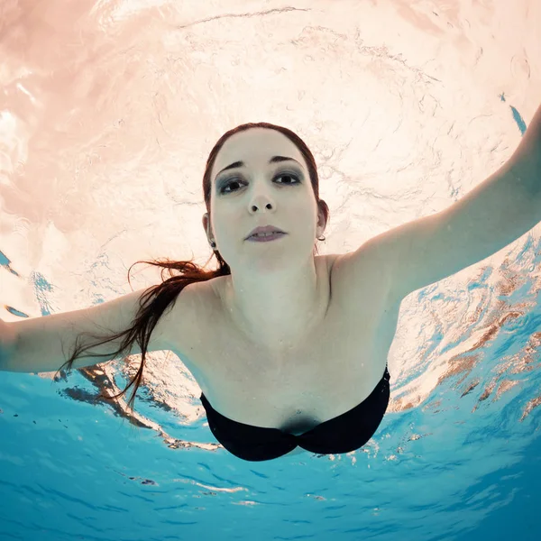 Retrato Mujer Submarina Piscina — Foto de Stock