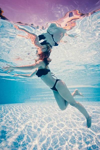Underwater Shot Woman Wearing Black Bikini Swimming Pool — Stock Photo, Image