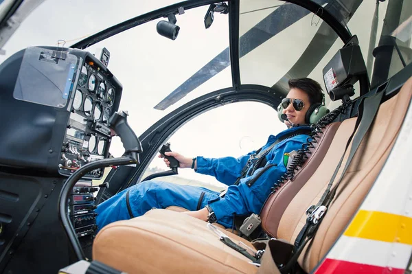 Young Woman Helicopter Pilot — Stock Photo, Image