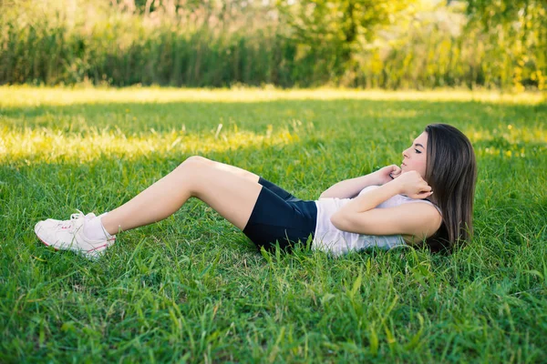 Young Woman Portrait Practicing Abdominal Exercise Outdoors Park — Stock Photo, Image