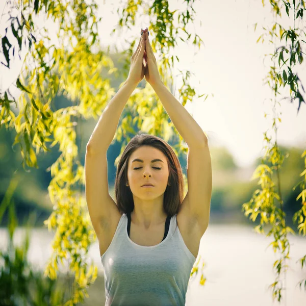 Hermosa Joven Haciendo Yoga Concepto Estilo Vida Saludable Relajación Imagen —  Fotos de Stock