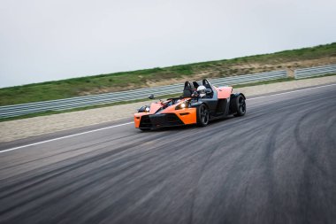 Modena, İtalya - 25 Eylül 2014: Ktm X-Bow, yol ve yarış kullanımı için ultra hafif spor otomobil, Avusturyalı motosiklet üreticisi Ktm tarafından üretildi. Kendi ürün yelpazesinde ilk araba. 