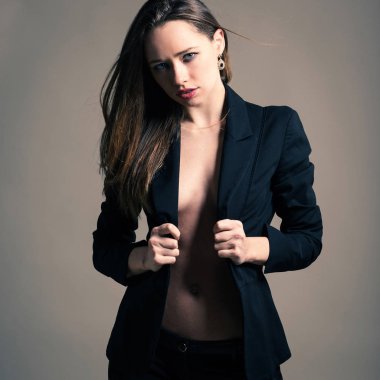 Şehvetli zarif kadın güzellik portre. Filtrelenmiş görüntü.