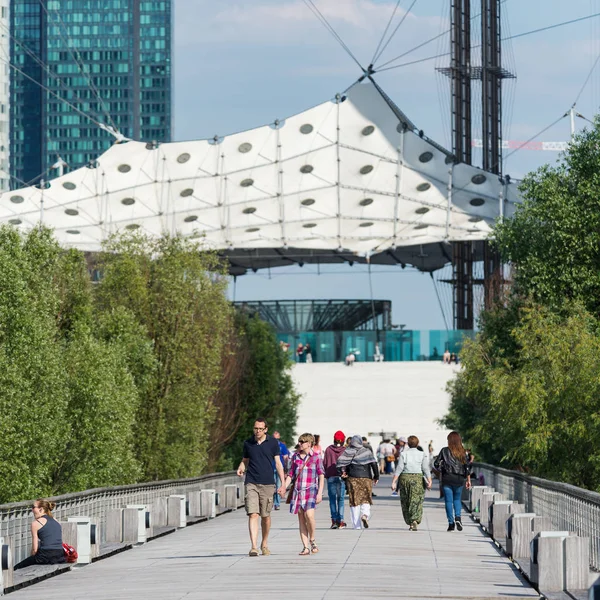 Париж Франція Травня 2014 Люди Перед Grande Arche Марш Знаходиться — стокове фото