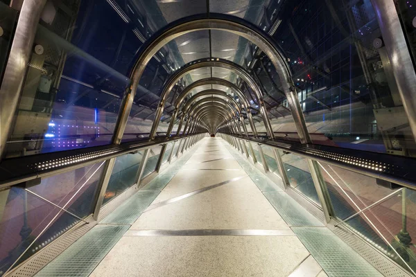 Parijs Frankrijk Mei 2014 Nachtzicht Voetgangersbrug Defense Quartier Een Belangrijke — Stockfoto